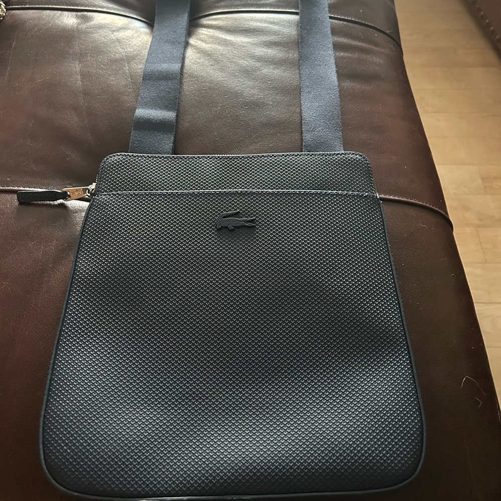 Lacoste mens Chantaco Flat Crossover BagCrossbody Bag
